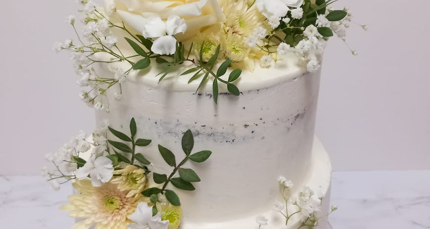 ¿Tarta de boda grande o pequeña? 10 tips que te ayudarán a escoger la correcta